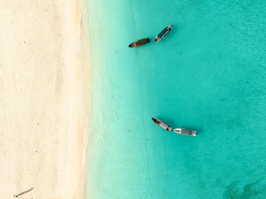 Glass Bottom Charter 4 Jam — Charter di Gili Trawangan