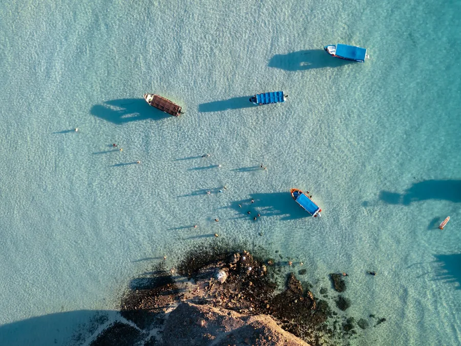 Glass Bottom Charter 2 Jam — Charter di Gili Trawangan