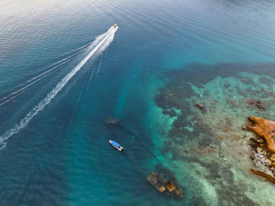 Glass Bottom + Snorkeling 5 Jam — Charter di Gili Trawangan